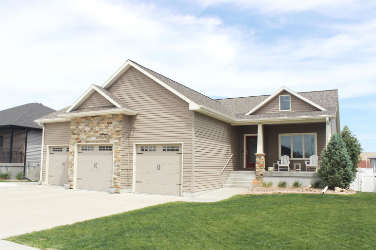 905 17th Avenue Kearney, Nebraska 68845, 5 Bedrooms Bedrooms, ,3 BathroomsBathrooms,Residential,For Sale,905 17th Avenue,20260683