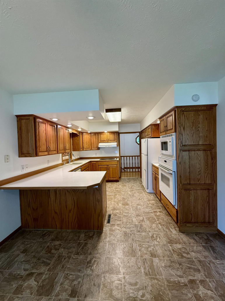 5207 I Avenue Kearney, Nebraska 68847, 4 Bedrooms Bedrooms, ,3 BathroomsBathrooms,Residential,For Sale,5207 I Avenue,20260701
