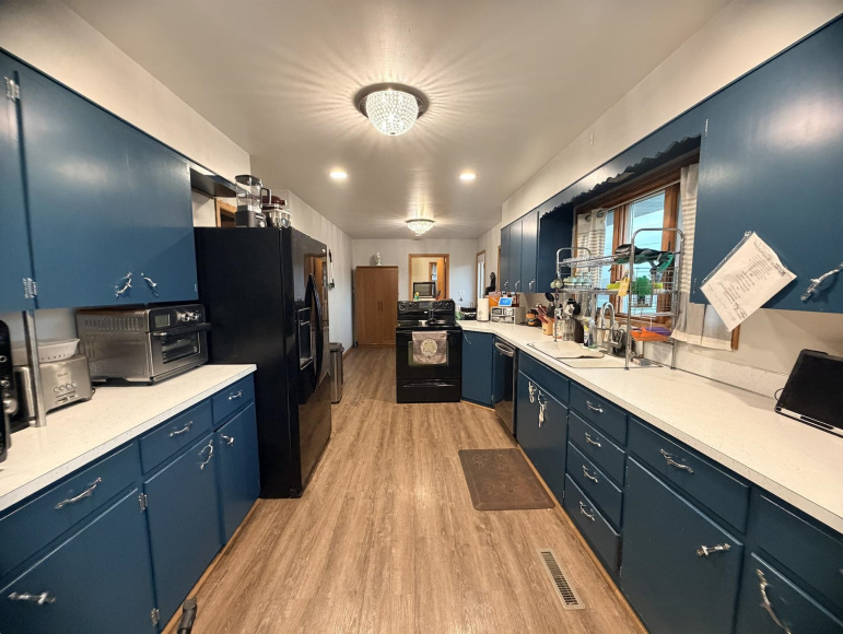 2760 S Baltimore Avenue Hastings, Nebraska 68901, 2 Bedrooms Bedrooms, ,2 BathroomsBathrooms,Residential,For Sale,2760 S Baltimore Avenue,20260717