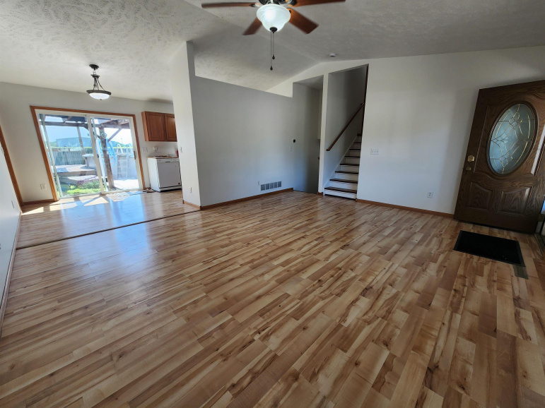 4 Willow Lane Kearney, Nebraska 68845, 3 Bedrooms Bedrooms, ,1 BathroomBathrooms,Residential,For Sale,4 Willow Lane,20260730