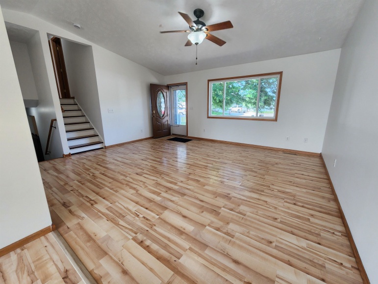 4 Willow Lane Kearney, Nebraska 68845, 3 Bedrooms Bedrooms, ,1 BathroomBathrooms,Residential,For Sale,4 Willow Lane,20260730