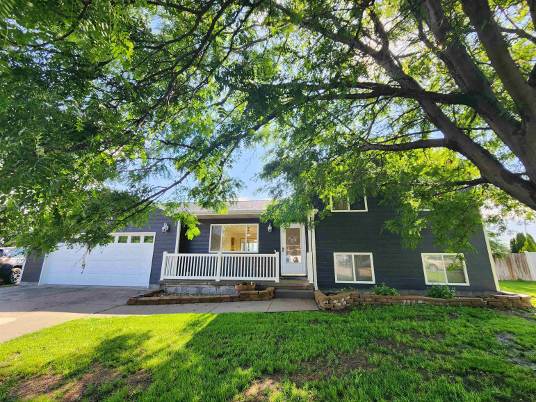 4 Willow Lane Kearney, Nebraska 68845, 3 Bedrooms Bedrooms, ,1 BathroomBathrooms,Residential,For Sale,4 Willow Lane,20260730