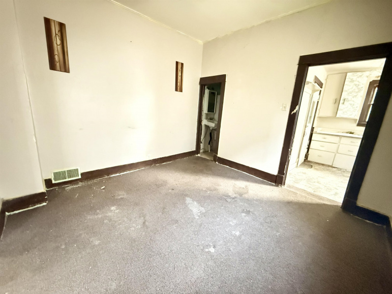 718 N Bellevue Avenue Hastings, Nebraska 68901, ,Multi-family,For Sale,718 N Bellevue Avenue,20260739