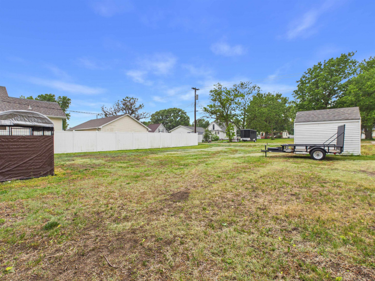 413 Commercial Avenue Hildreth, Nebraska 68847, 2 Bedrooms Bedrooms, ,1 BathroomBathrooms,Residential,For Sale,413 Commercial Avenue,20260753