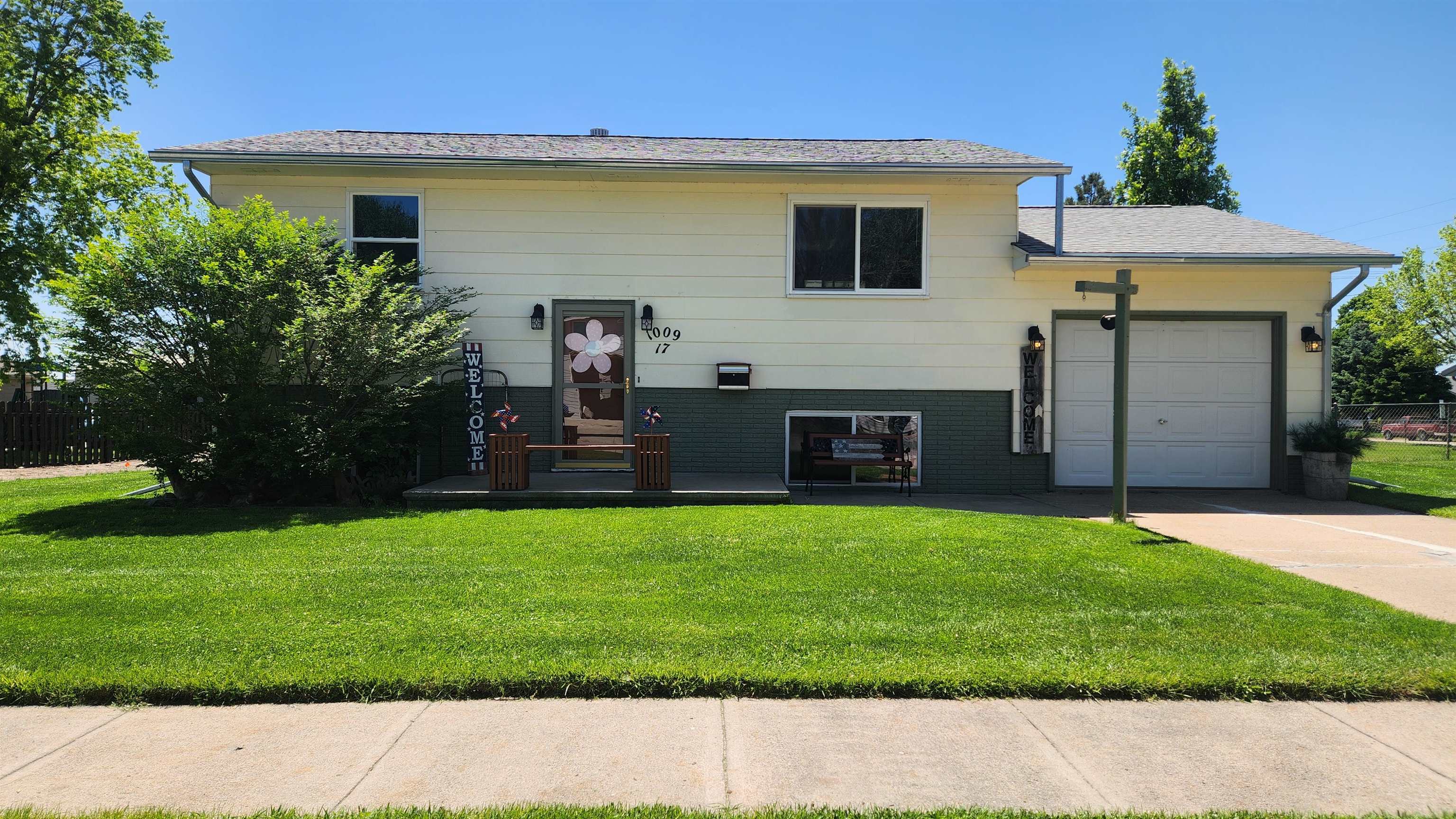1009 17th Street Gothenburg, Nebraska 69138, 3 Bedrooms Bedrooms, ,2 BathroomsBathrooms,Residential,For Sale,1009 17th Street,20260751