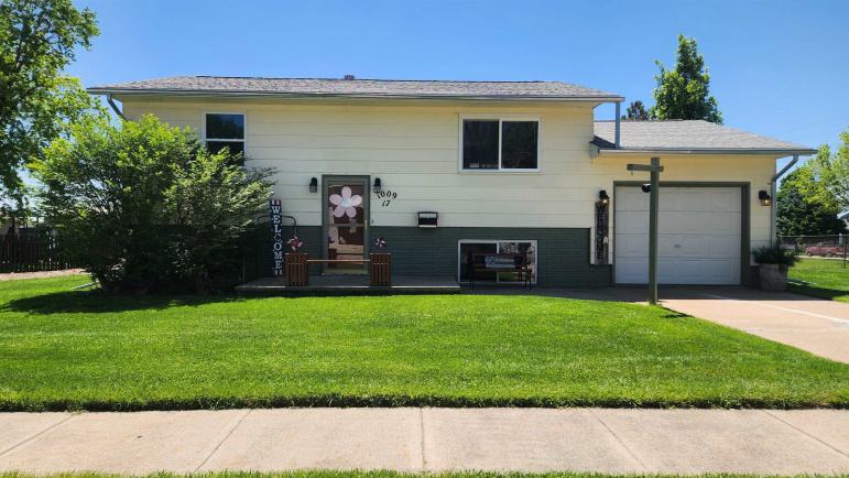 1009 17th Street Gothenburg, Nebraska 69138, 3 Bedrooms Bedrooms, ,2 BathroomsBathrooms,Residential,For Sale,1009 17th Street,20260751
