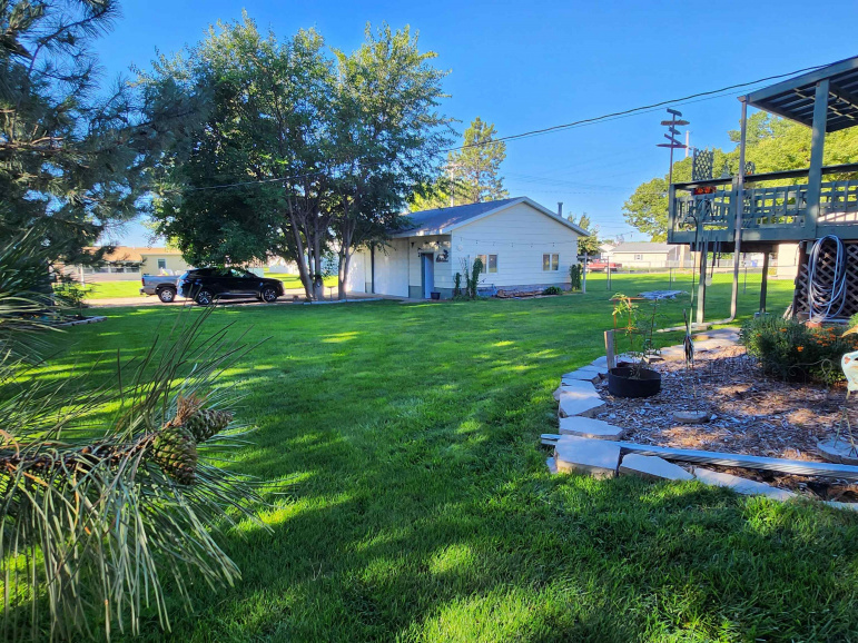 1009 17th Street Gothenburg, Nebraska 69138, 3 Bedrooms Bedrooms, ,2 BathroomsBathrooms,Residential,For Sale,1009 17th Street,20260751