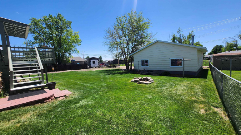 1009 17th Street Gothenburg, Nebraska 69138, 3 Bedrooms Bedrooms, ,2 BathroomsBathrooms,Residential,For Sale,1009 17th Street,20260751