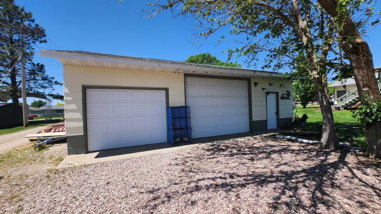 1009 17th Street Gothenburg, Nebraska 69138, 3 Bedrooms Bedrooms, ,2 BathroomsBathrooms,Residential,For Sale,1009 17th Street,20260751