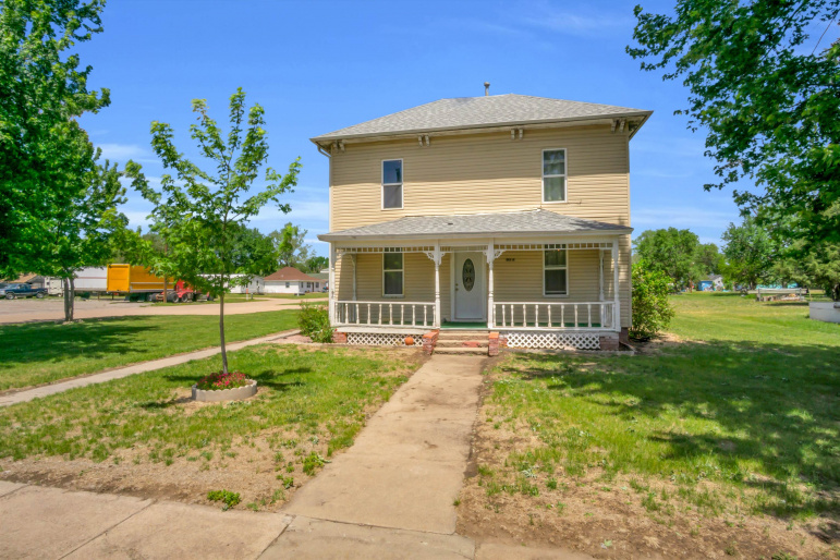 105 E 1st Street Shelton, Nebraska 68876, 5 Bedrooms Bedrooms, ,2 BathroomsBathrooms,Residential,For Sale,105 E 1st Street,20260745