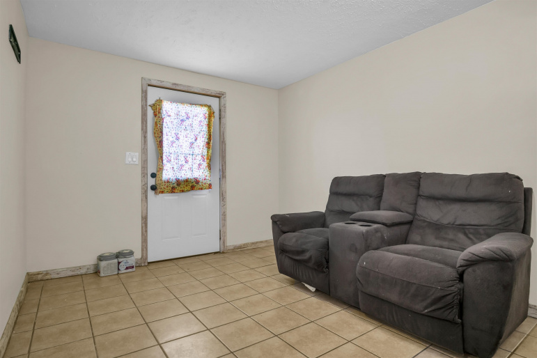 105 E 1st Street Shelton, Nebraska 68876, 5 Bedrooms Bedrooms, ,2 BathroomsBathrooms,Residential,For Sale,105 E 1st Street,20260745