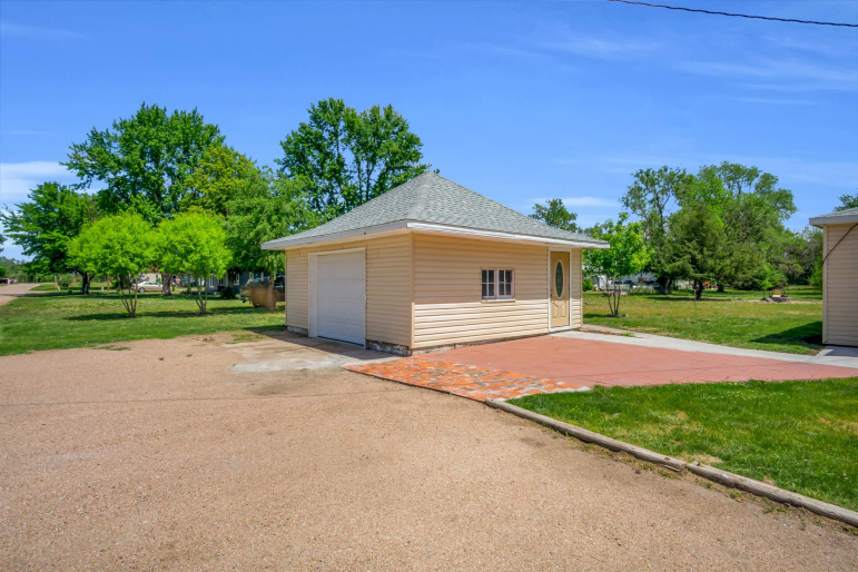 105 E 1st Street Shelton, Nebraska 68876, 5 Bedrooms Bedrooms, ,2 BathroomsBathrooms,Residential,For Sale,105 E 1st Street,20260745