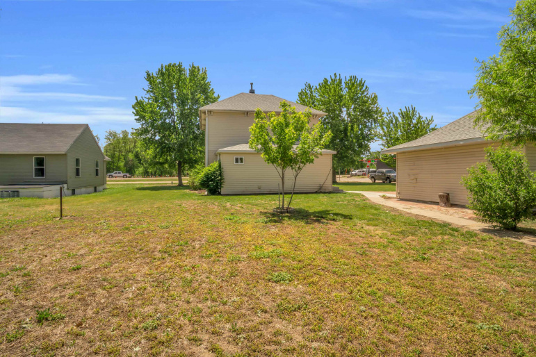 105 E 1st Street Shelton, Nebraska 68876, 5 Bedrooms Bedrooms, ,2 BathroomsBathrooms,Residential,For Sale,105 E 1st Street,20260745