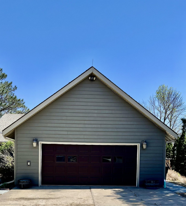 28105 115th Road Kearney, Nebraska 68845, 4 Bedrooms Bedrooms, ,3 BathroomsBathrooms,Residential,For Sale,28105 115th Road,20260599