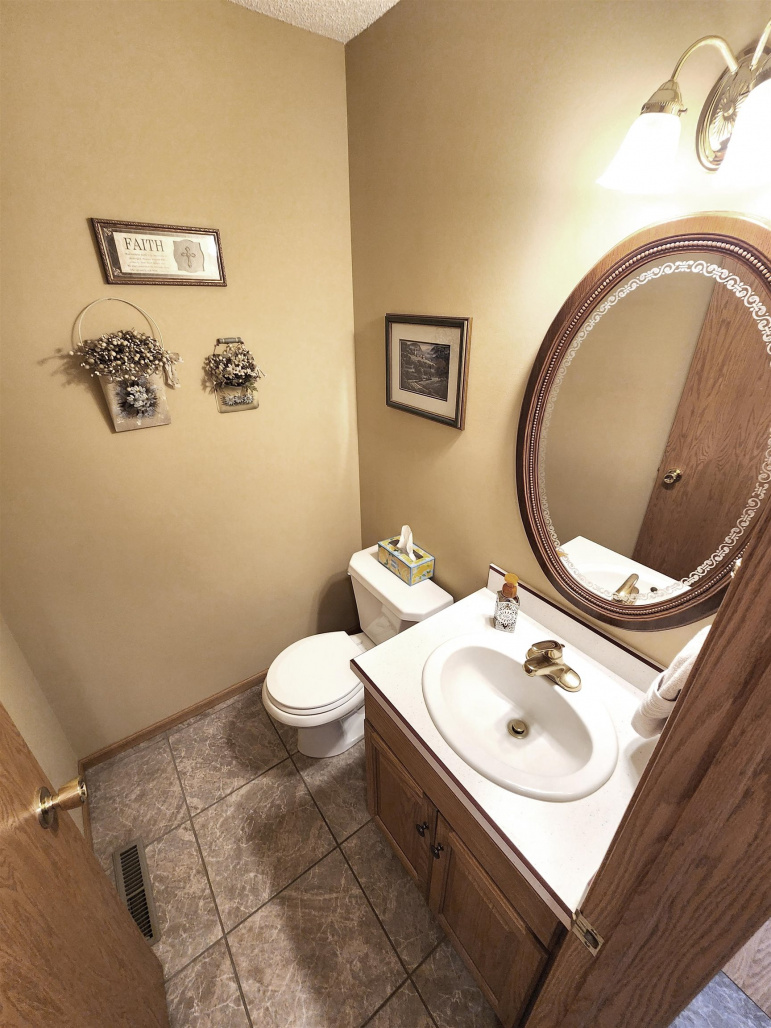 2604 W 44th Street Kearney, Nebraska 68845, 6 Bedrooms Bedrooms, ,4 BathroomsBathrooms,Residential,For Sale,2604 W 44th Street,20260744