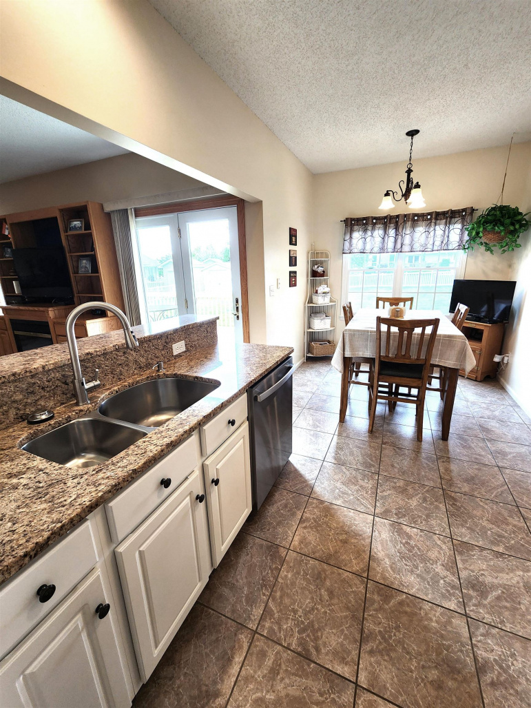 2604 W 44th Street Kearney, Nebraska 68845, 6 Bedrooms Bedrooms, ,4 BathroomsBathrooms,Residential,For Sale,2604 W 44th Street,20260744
