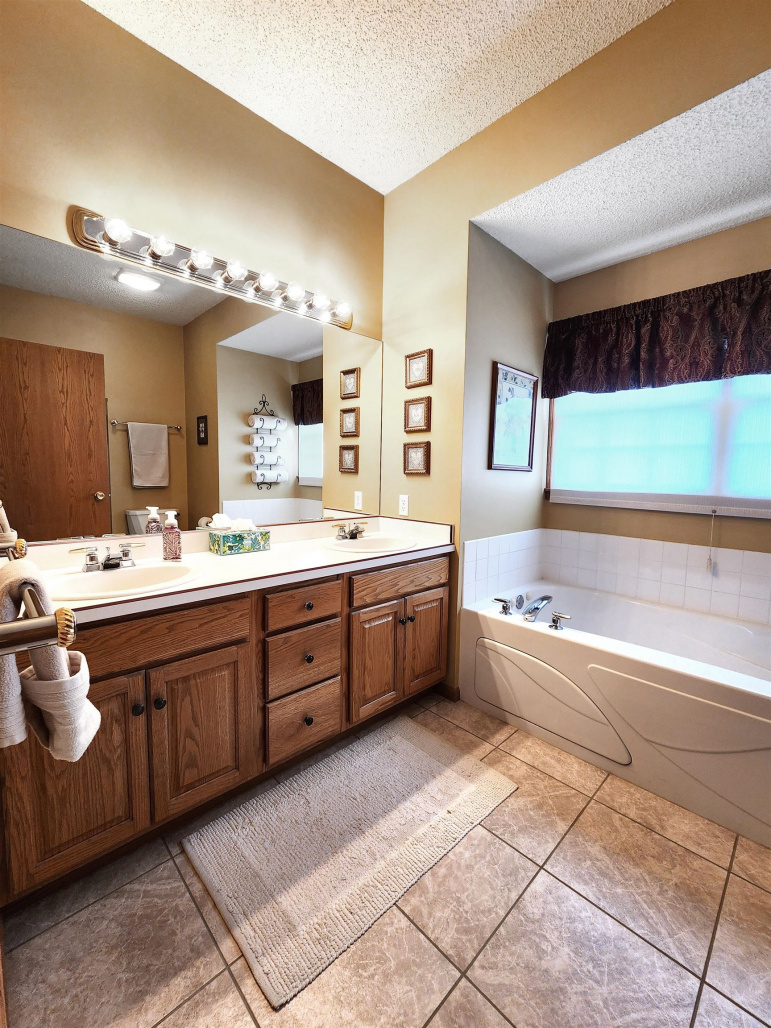2604 W 44th Street Kearney, Nebraska 68845, 6 Bedrooms Bedrooms, ,4 BathroomsBathrooms,Residential,For Sale,2604 W 44th Street,20260744