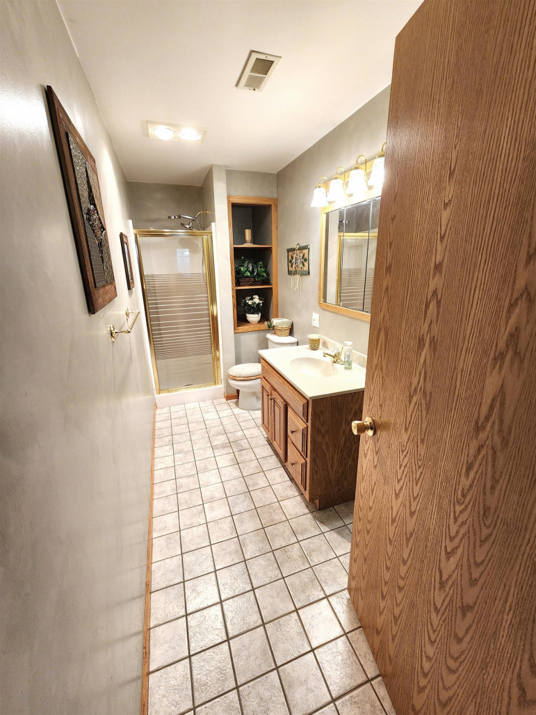 2604 W 44th Street Kearney, Nebraska 68845, 6 Bedrooms Bedrooms, ,4 BathroomsBathrooms,Residential,For Sale,2604 W 44th Street,20260744