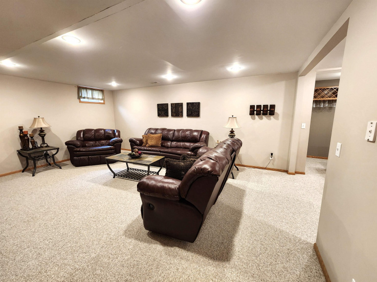 2604 W 44th Street Kearney, Nebraska 68845, 6 Bedrooms Bedrooms, ,4 BathroomsBathrooms,Residential,For Sale,2604 W 44th Street,20260744