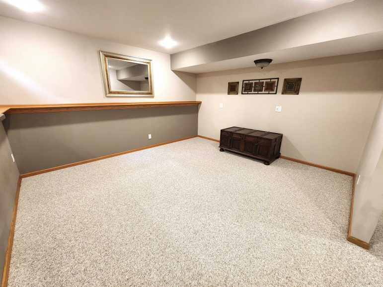 2604 W 44th Street Kearney, Nebraska 68845, 6 Bedrooms Bedrooms, ,4 BathroomsBathrooms,Residential,For Sale,2604 W 44th Street,20260744