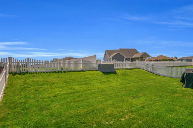 4707 10th Avenue Place Kearney, Nebraska 68845, 4 Bedrooms Bedrooms, ,3 BathroomsBathrooms,Residential,For Sale,4707 10th Avenue Place,20260757