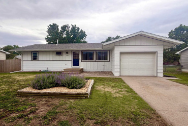 1311 E 33rd Drive Kearney, Nebraska 68847-3826, 3 Bedrooms Bedrooms, ,2 BathroomsBathrooms,Residential,For Sale,1311 E 33rd Drive,20260755