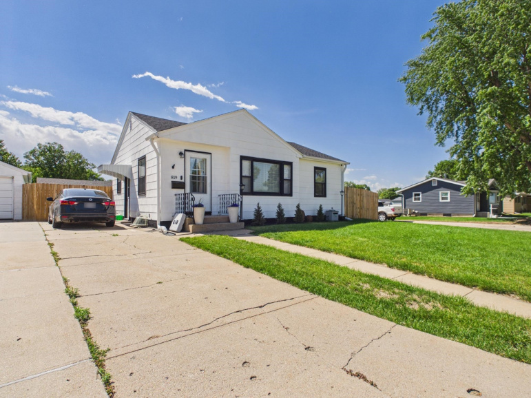 819 McMillan Street Holdrege, Nebraska 68949, 2 Bedrooms Bedrooms, ,1 BathroomBathrooms,Residential,For Sale,819 McMillan Street,20260761