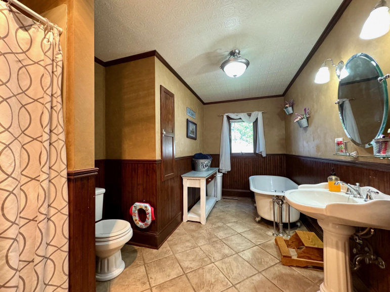222 B Street Shelton, Nebraska 68876-9680, 5 Bedrooms Bedrooms, ,3 BathroomsBathrooms,Residential,For Sale,222 B Street,20260769