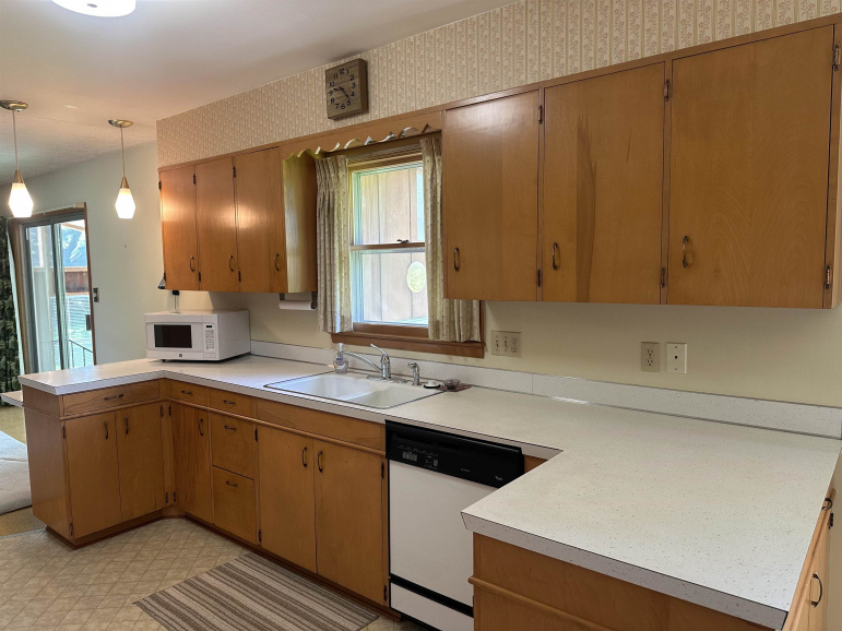 1338 N Hewett Avenue Hastings, Nebraska 68901, 3 Bedrooms Bedrooms, ,2 BathroomsBathrooms,Residential,For Sale,1338 N Hewett Avenue,20260779