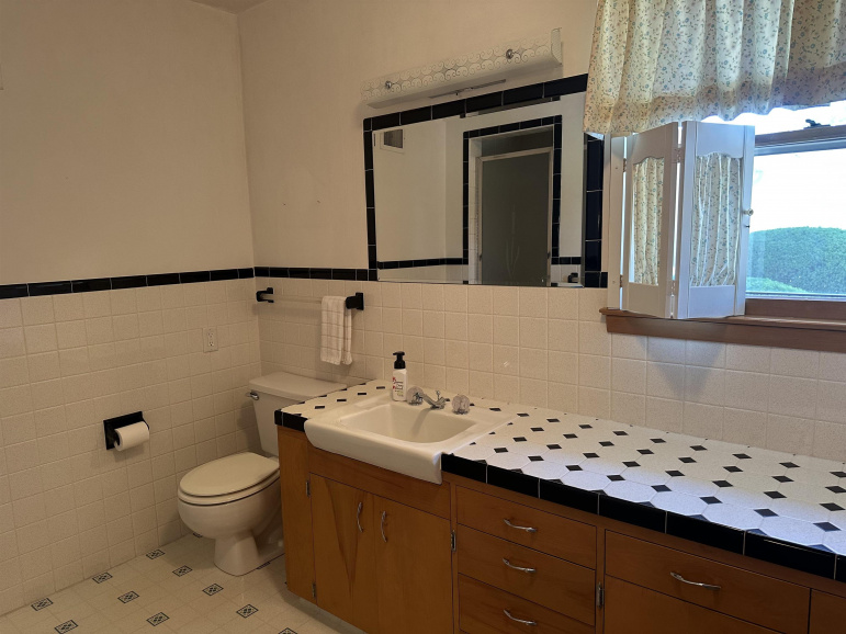 1338 N Hewett Avenue Hastings, Nebraska 68901, 3 Bedrooms Bedrooms, ,2 BathroomsBathrooms,Residential,For Sale,1338 N Hewett Avenue,20260779