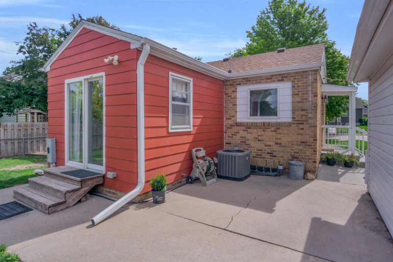 1011 Grant Street Holdrege, Nebraska 68949, 2 Bedrooms Bedrooms, ,2 BathroomsBathrooms,Residential,For Sale,1011 Grant Street,20260778
