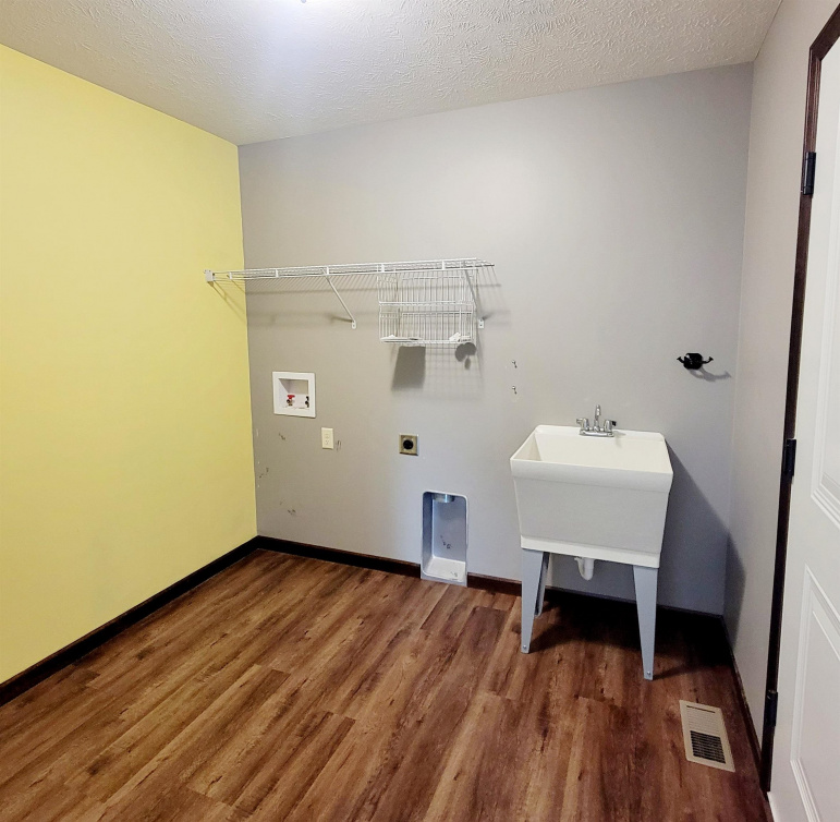 2105 E 35th Street Drive Kearney, Nebraska 68847, 3 Bedrooms Bedrooms, ,3 BathroomsBathrooms,Residential,For Sale,2105 E 35th Street Drive,20260772