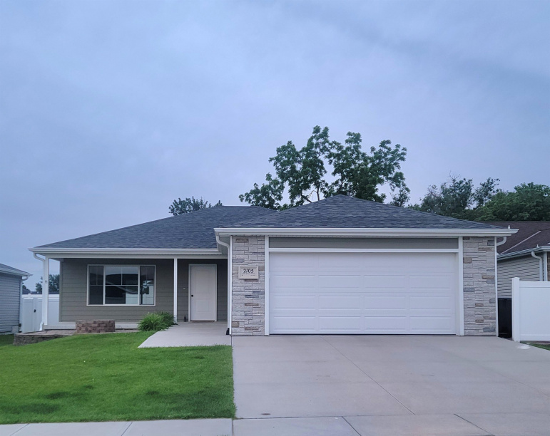 2105 E 35th Street Drive Kearney, Nebraska 68847, 3 Bedrooms Bedrooms, ,3 BathroomsBathrooms,Residential,For Sale,2105 E 35th Street Drive,20260772
