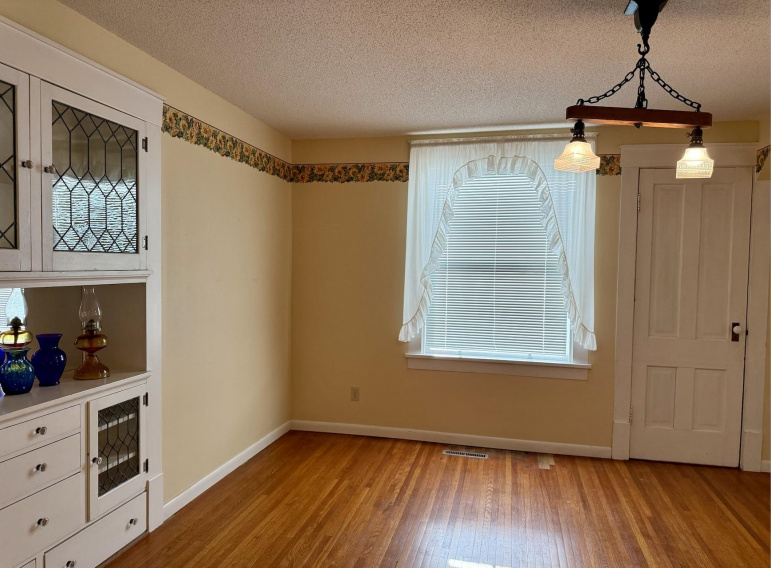 306 W Nemaha Street Blue Hill, Nebraska 68930, 4 Bedrooms Bedrooms, ,2 BathroomsBathrooms,Residential,For Sale,306 W Nemaha Street,20260790
