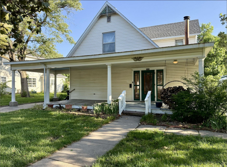 306 W Nemaha Street Blue Hill, Nebraska 68930, 4 Bedrooms Bedrooms, ,2 BathroomsBathrooms,Residential,For Sale,306 W Nemaha Street,20260790
