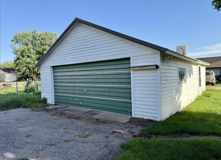 306 W Nemaha Street Blue Hill, Nebraska 68930, 4 Bedrooms Bedrooms, ,2 BathroomsBathrooms,Residential,For Sale,306 W Nemaha Street,20260790
