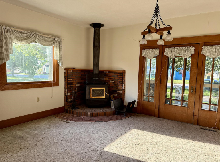 306 W Nemaha Street Blue Hill, Nebraska 68930, 4 Bedrooms Bedrooms, ,2 BathroomsBathrooms,Residential,For Sale,306 W Nemaha Street,20260790