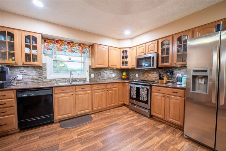 409 N Shore Drive Hastings, Nebraska 68901, 4 Bedrooms Bedrooms, ,3 BathroomsBathrooms,Residential,For Sale,409 N Shore Drive,20260797