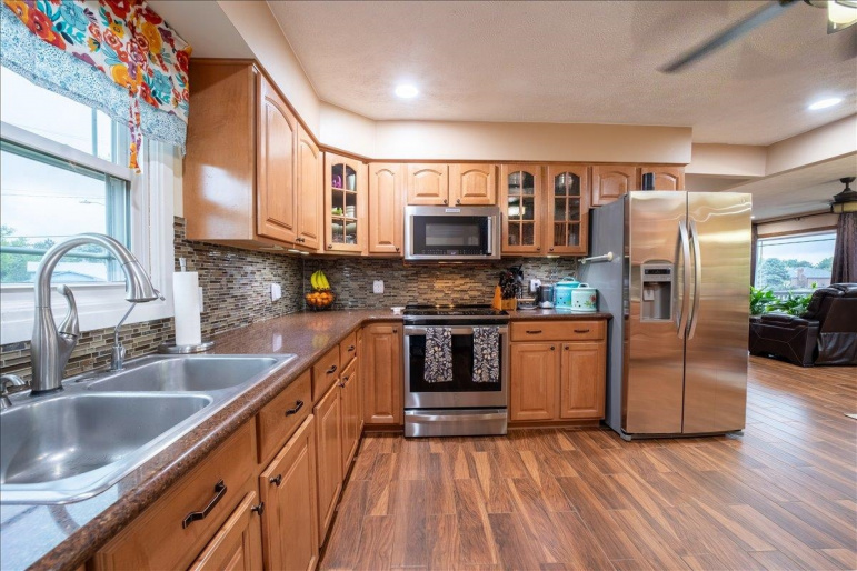 409 N Shore Drive Hastings, Nebraska 68901, 4 Bedrooms Bedrooms, ,3 BathroomsBathrooms,Residential,For Sale,409 N Shore Drive,20260797