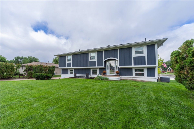 409 N Shore Drive Hastings, Nebraska 68901, 4 Bedrooms Bedrooms, ,3 BathroomsBathrooms,Residential,For Sale,409 N Shore Drive,20260797