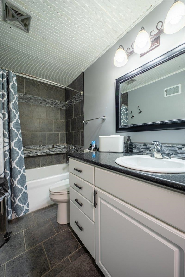 409 N Shore Drive Hastings, Nebraska 68901, 4 Bedrooms Bedrooms, ,3 BathroomsBathrooms,Residential,For Sale,409 N Shore Drive,20260797