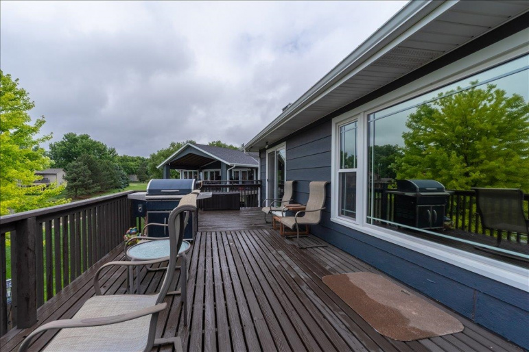 409 N Shore Drive Hastings, Nebraska 68901, 4 Bedrooms Bedrooms, ,3 BathroomsBathrooms,Residential,For Sale,409 N Shore Drive,20260797