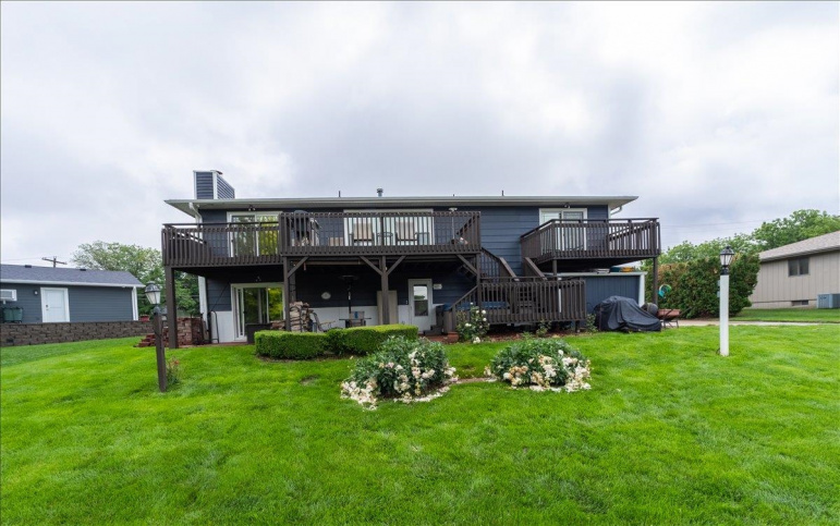409 N Shore Drive Hastings, Nebraska 68901, 4 Bedrooms Bedrooms, ,3 BathroomsBathrooms,Residential,For Sale,409 N Shore Drive,20260797