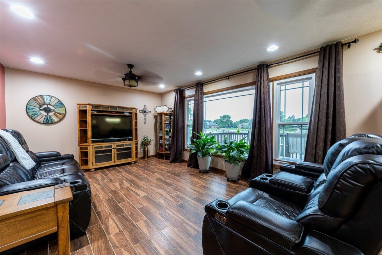 409 N Shore Drive Hastings, Nebraska 68901, 4 Bedrooms Bedrooms, ,3 BathroomsBathrooms,Residential,For Sale,409 N Shore Drive,20260797
