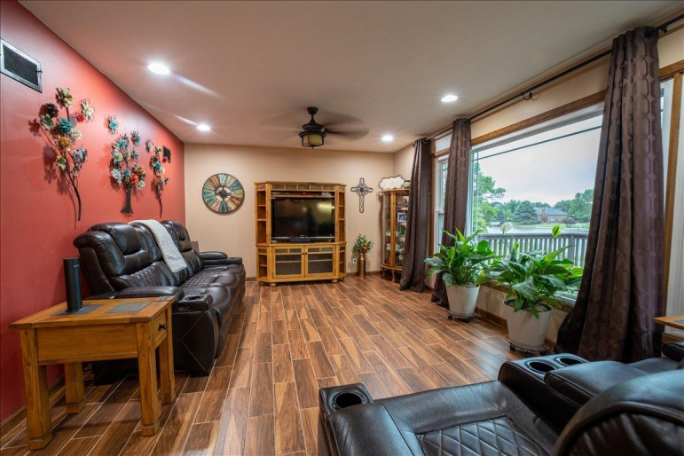 409 N Shore Drive Hastings, Nebraska 68901, 4 Bedrooms Bedrooms, ,3 BathroomsBathrooms,Residential,For Sale,409 N Shore Drive,20260797