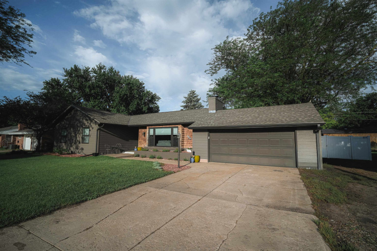 1301 Pershing Road Hastings, Nebraska 68901, 3 Bedrooms Bedrooms, ,3 BathroomsBathrooms,Residential,For Sale,1301 Pershing Road,20260795