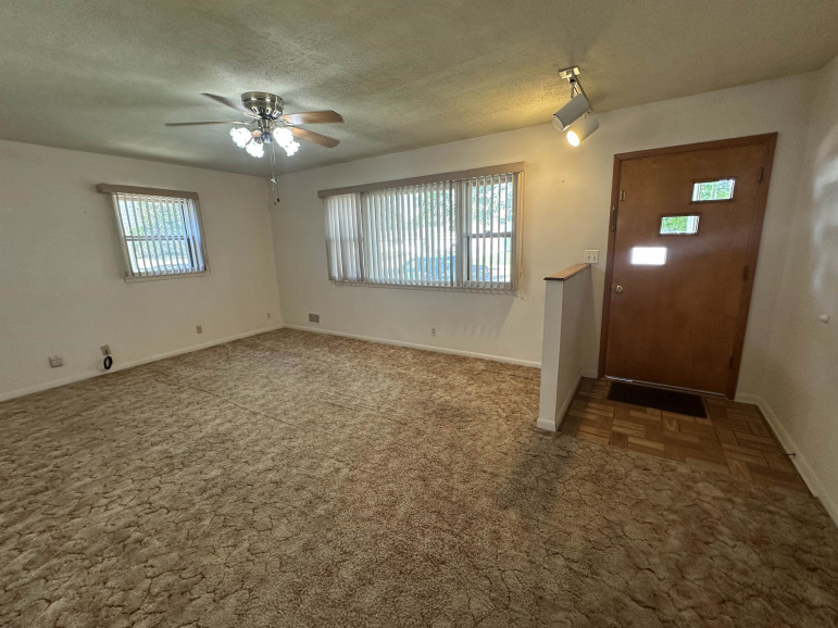 2827 E Avenue Kearney, Nebraska 68847, 4 Bedrooms Bedrooms, ,2 BathroomsBathrooms,Residential,For Sale,2827 E Avenue,20260811