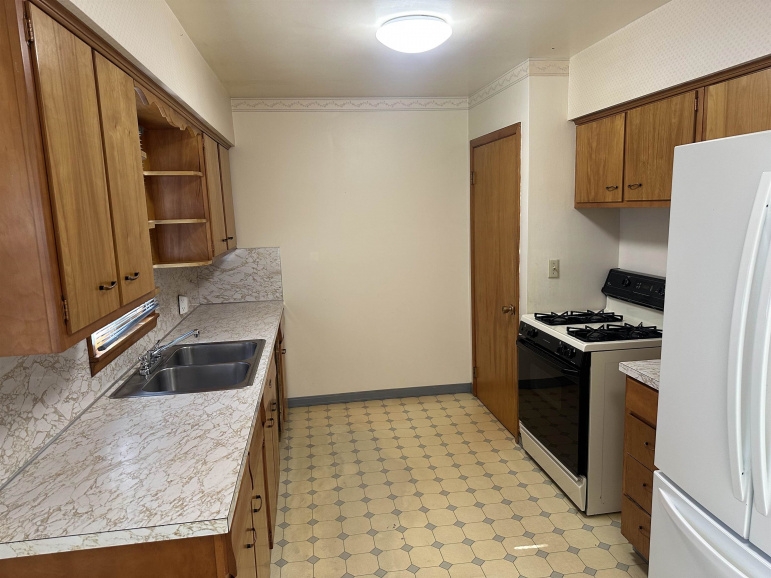 2827 E Avenue Kearney, Nebraska 68847, 4 Bedrooms Bedrooms, ,2 BathroomsBathrooms,Residential,For Sale,2827 E Avenue,20260811