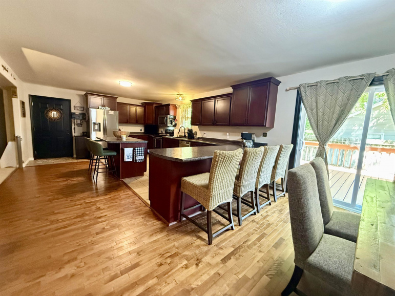 802 Oswego Avenue Hastings, Nebraska 68901, 6 Bedrooms Bedrooms, ,4 BathroomsBathrooms,Residential,For Sale,802 Oswego Avenue,20260805