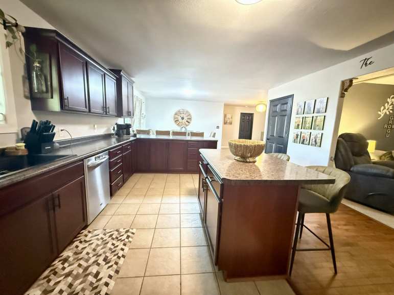 802 Oswego Avenue Hastings, Nebraska 68901, 6 Bedrooms Bedrooms, ,4 BathroomsBathrooms,Residential,For Sale,802 Oswego Avenue,20260805